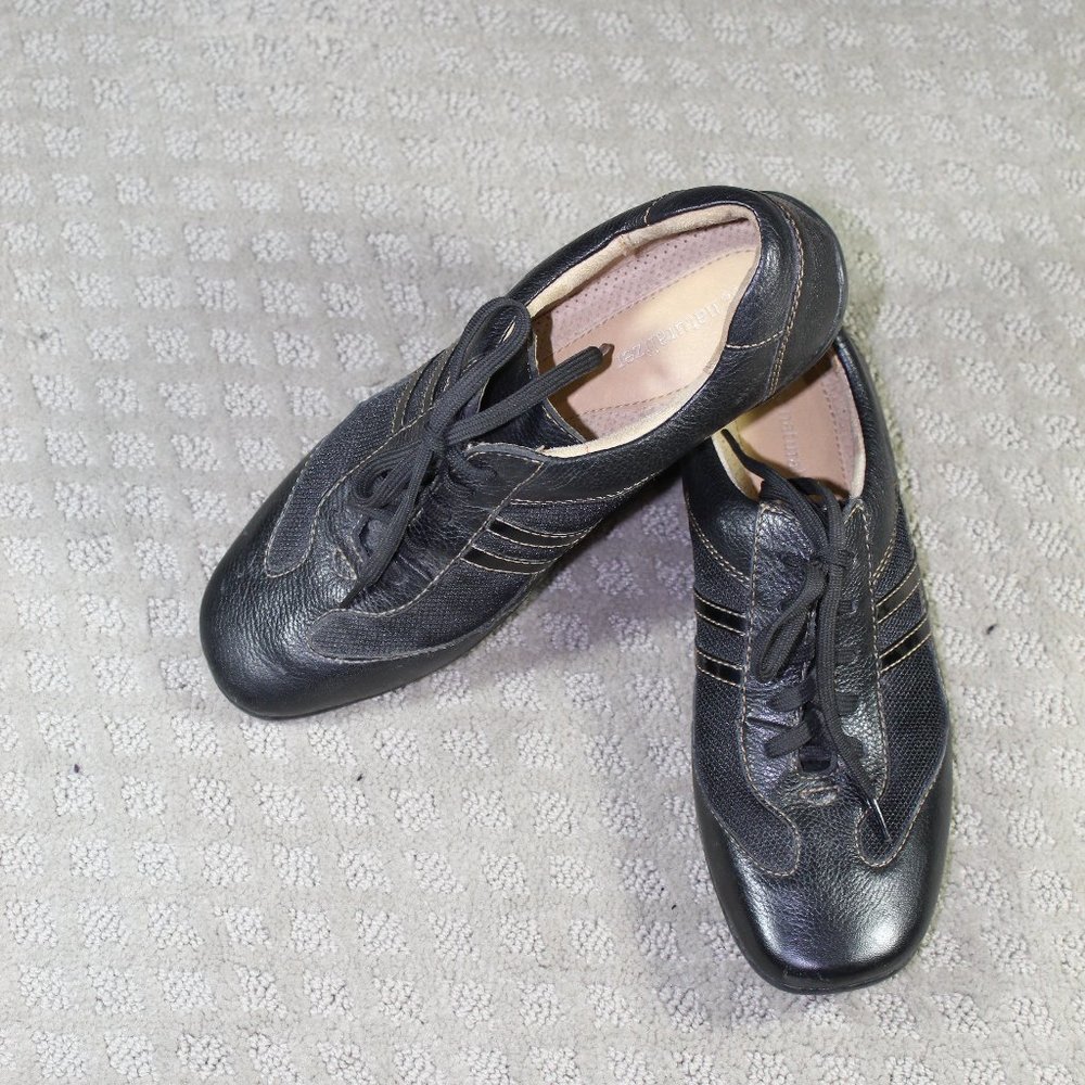 Naturalizer Size 8.5 Low Top Black Leather Lace Up Sneakers